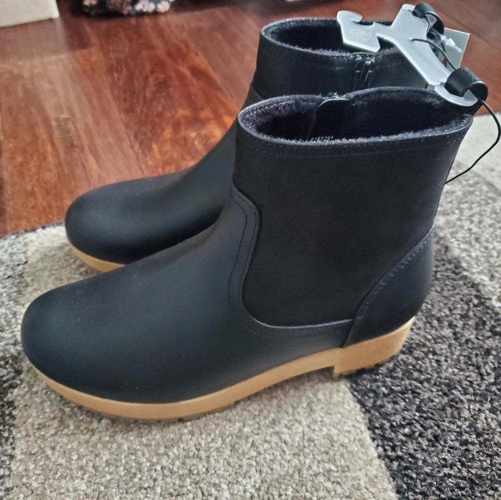 Boots black with tan soles  size 4 youth new by cat& Jack